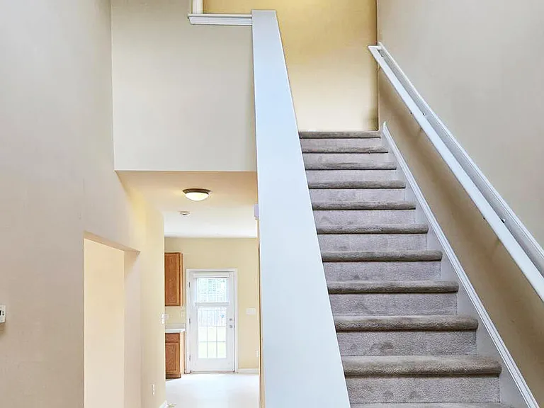 105 Chandler Springs Dr — Photo 2