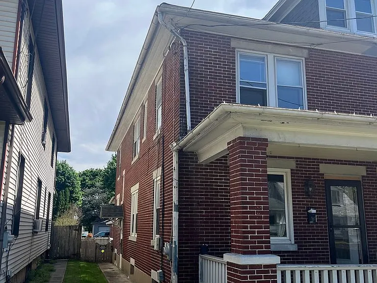 822 W Main St — Photo 2