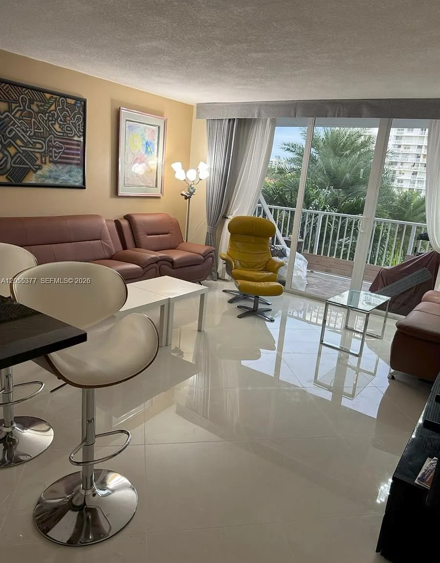 Admirals Port Condo West — Photo 3