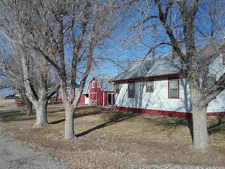 2nd image of 402 Main St