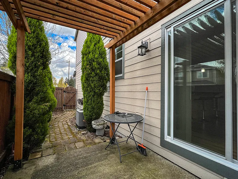 206 SW Marsuda Ter — Photo 25