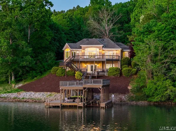 950 Cannons Ferry Rd, Bracey, VA 23919