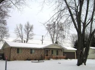 4545 Oak Leaf Dr, Vadnais Heights, MN 55127