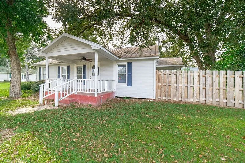 2 bed, 1.0 bath, 925 sqft, $1,050 — Photo 4
