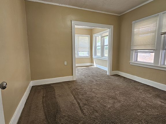 4th image of 2979 Glendale St