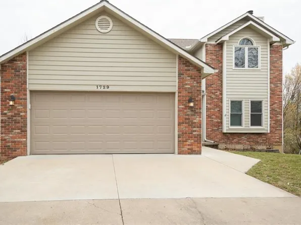 1729 Whitmore Ct, Lawrence, KS 66046