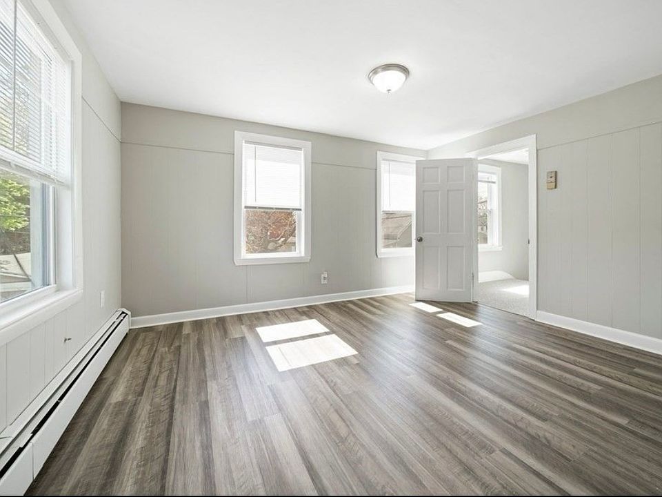 1st image of 8 Auburn St Floor 2