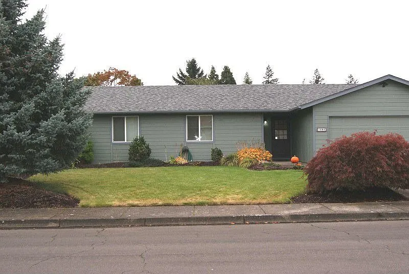 1086 Summer Breeze Dr N photo 1