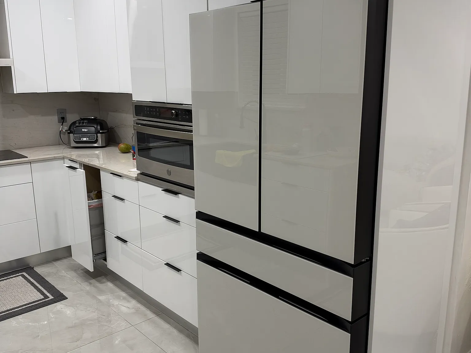 3 bed, 1900 sqft, $3,000 — Photo 3