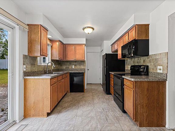 3rd image of 226 Ruppert St