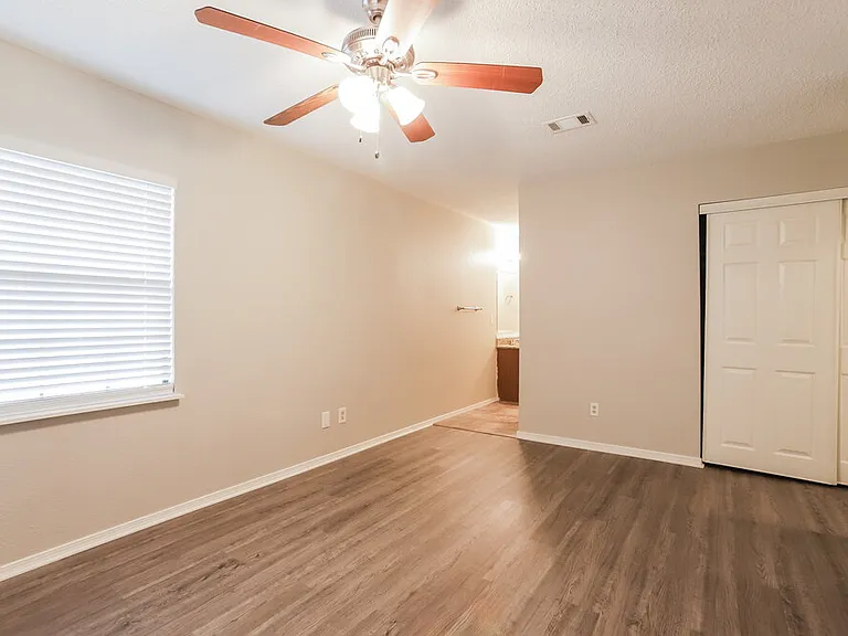 6395 Crossway Dr — Photo 12