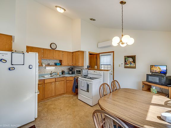 4th image of 7280 174th St