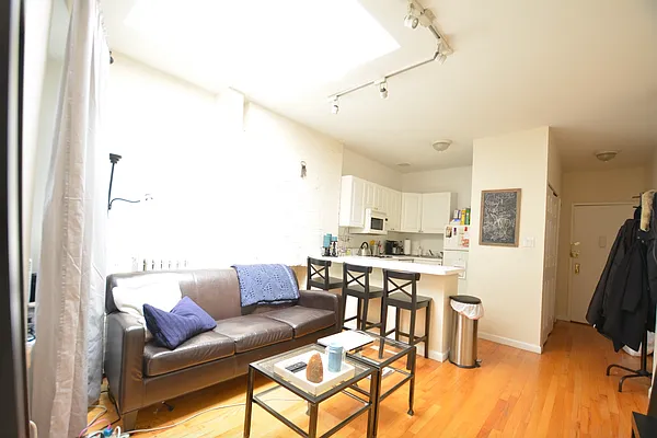 Rented by Keller Williams NYC | media 20