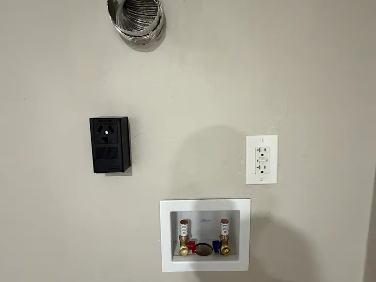 142 Main St #4 — Photo 8