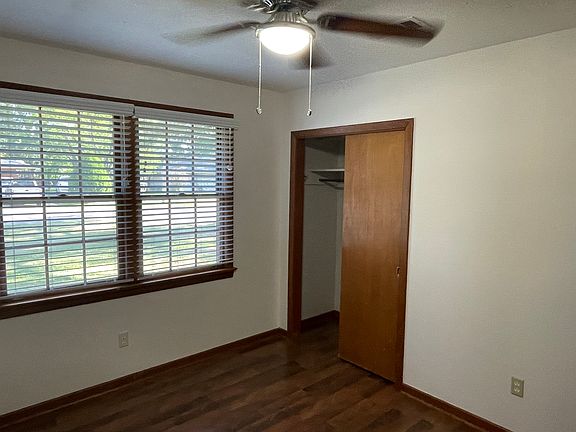 5th image of 4148 Robert St