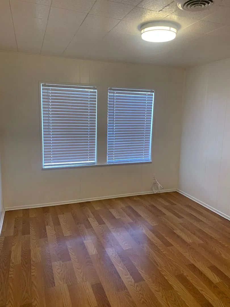 124 Chester Ave. — Photo 4