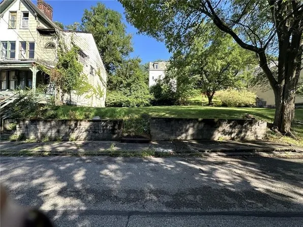 23 Geranium St, Pittsburgh, PA 15214