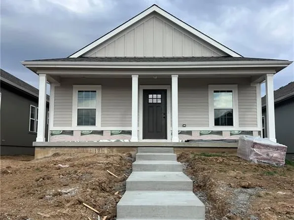1600 Cottonwood Creek Ave #2, Kearney, MO 64060