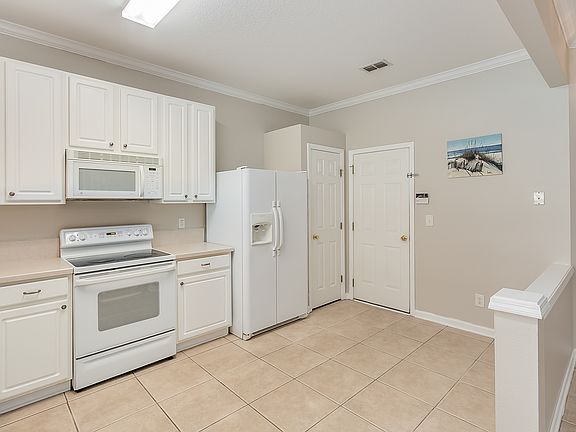 5th image of 7562 Red Crane Ln