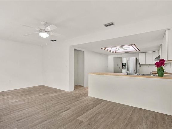 5th image of 4420 Marine Pkwy