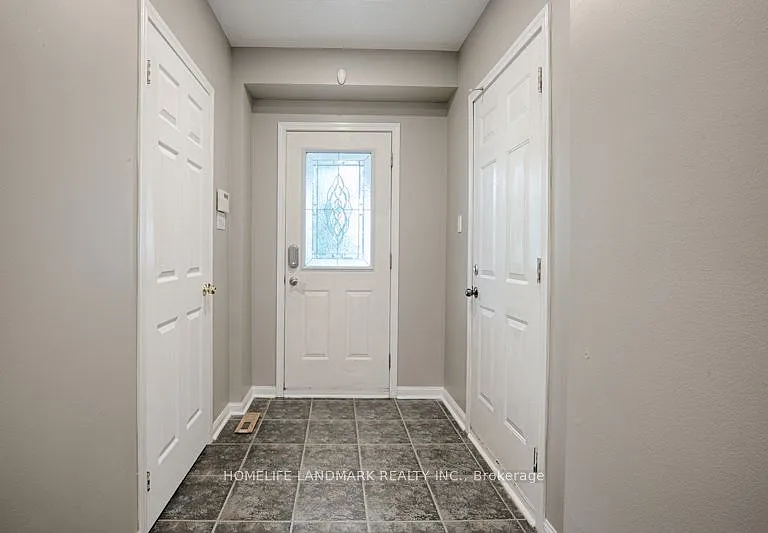813 Stonehaven Ave — Photo 2