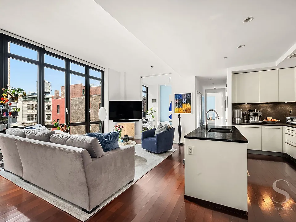 4 W 21st St #14A