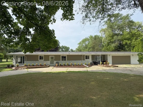 532 Nichols Rd, Auburn Hills, MI 48326