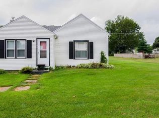 102 Maple St, Van Horne, IA 52346
