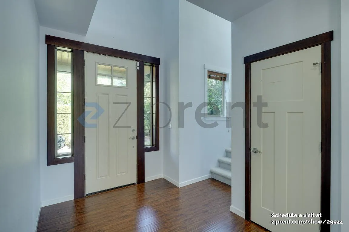 5 bed, 2.5 bath, 2552 sqft, $4,600 — Photo 4