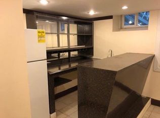 49 Hackensack Rd #1R, Chestnut Hill, MA 02467