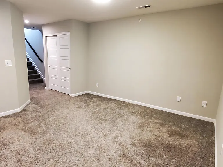 686 Daphne Way #686 — Photo 6