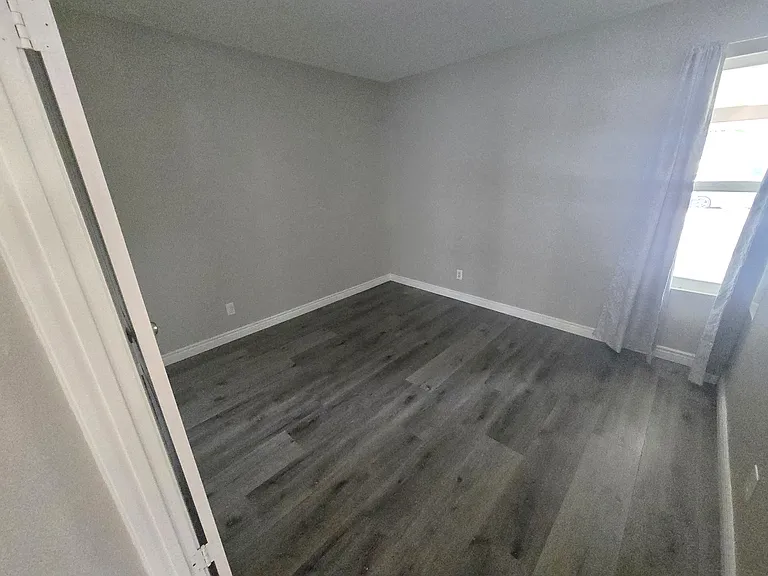 1454 Emerald St — Photo 15