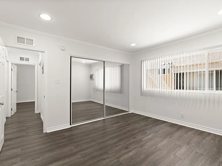 Huge Three Bedroom Available in West Hollywood — Photo 5