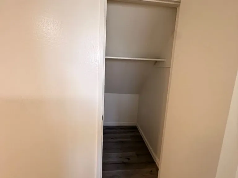 Dixon Townhouse — Photo 13
