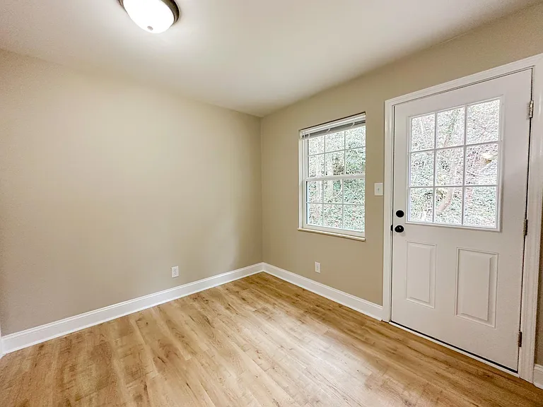 809 Teaberry Ln #B — Photo 9