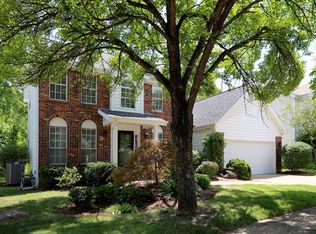 318 Oak Park Village Dr, Grover, MO