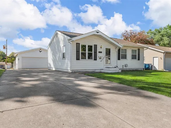 12121 Belaire Pl, Maryland Heights, MO 63043