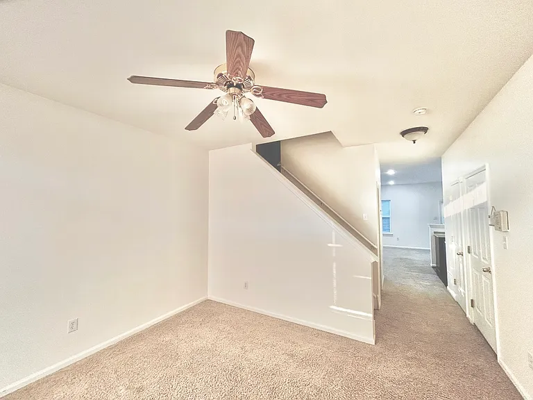 1077 Tudor Dr — Photo 4
