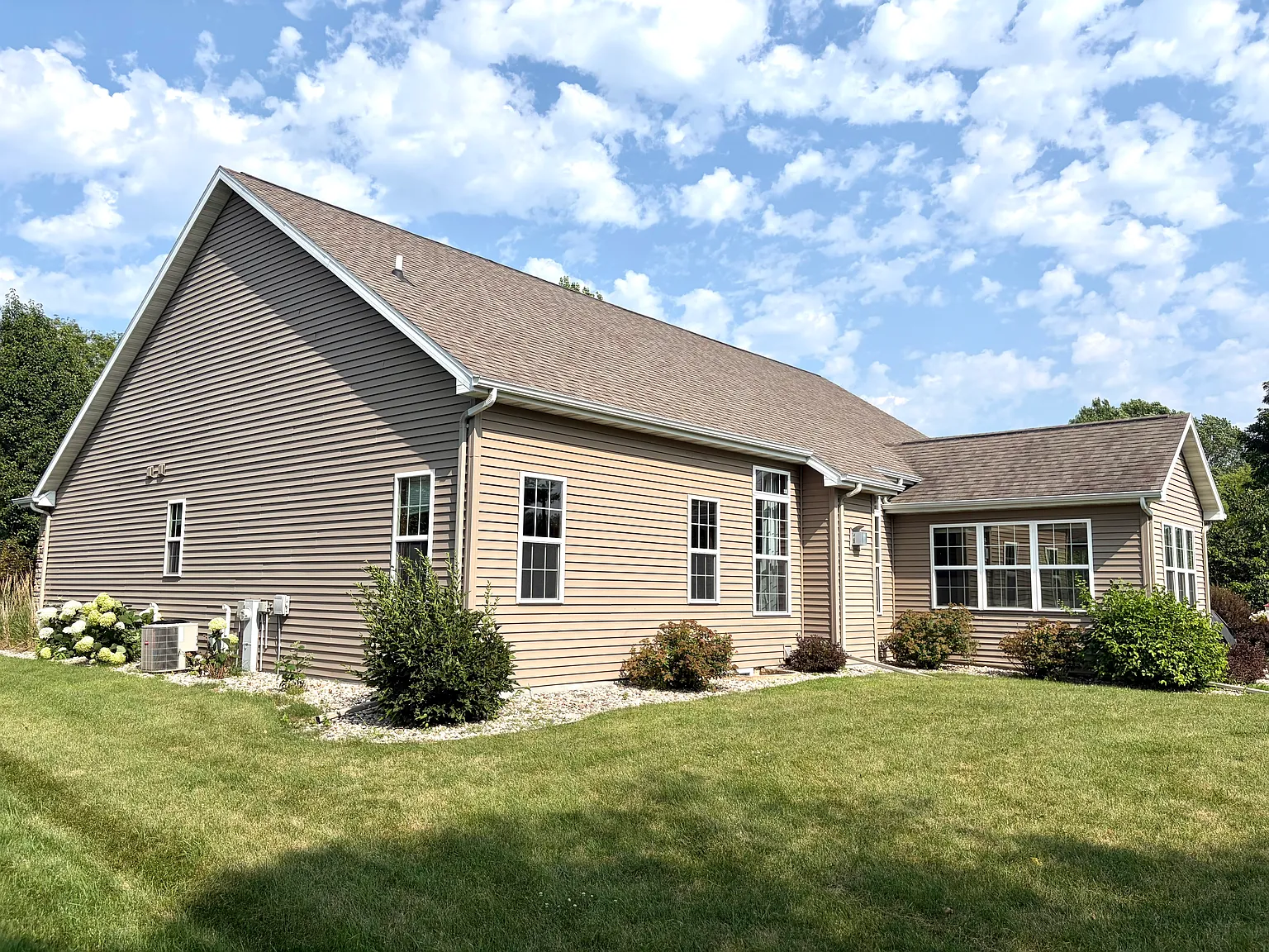 4 bed, 3.5 bath, 3252 sqft, $3,595 — Photo 3