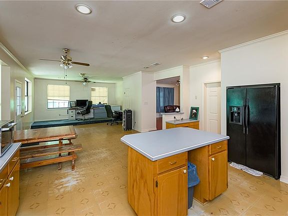 5th image of 460 Mohican Ln