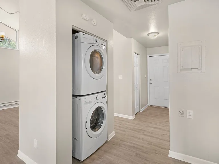 667 E Clarion Dr #D — Photo 14