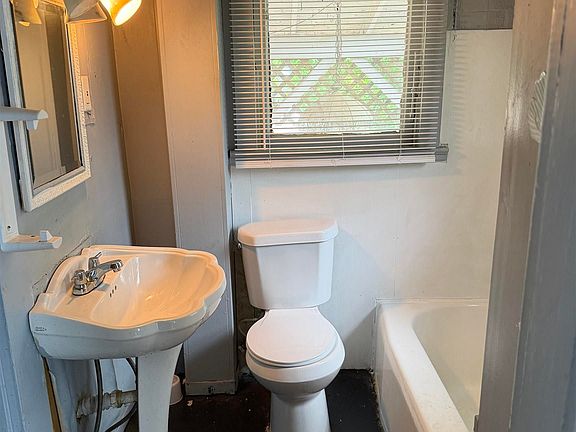 5th image of 3015 Avenue S