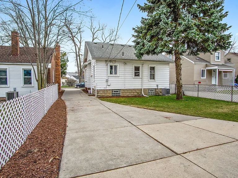 23128 Olmstead St — Photo 27