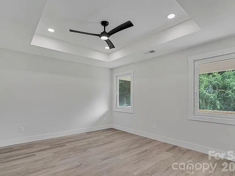 1120 Rosehill Dr — Photo 10