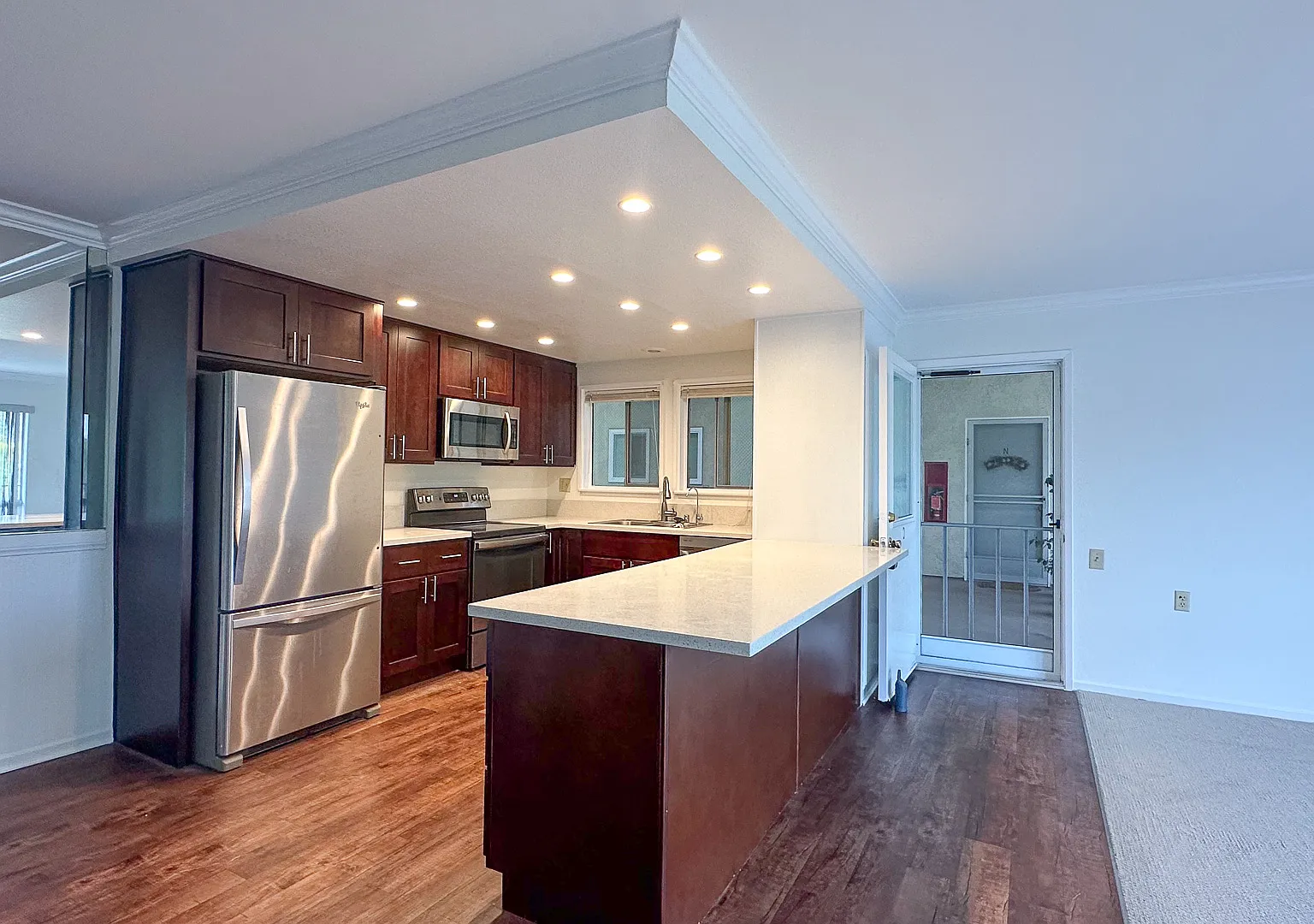 2 bed, 1.5 bath, 1009 sqft, $2,800 — Photo 1