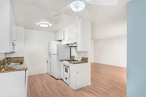 937 6th St in Santa Monica - North of Wilshire and 6 blocks to the beach! Photo 1