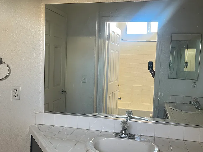 19329 Runnymede St — Photo 33
