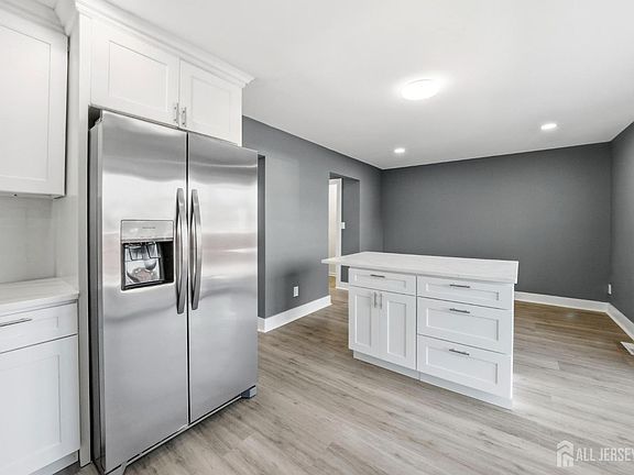 4th image of 371 Bolton Rd