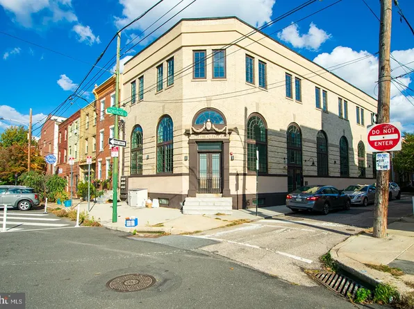 915 S 11th St, Philadelphia, PA 19147