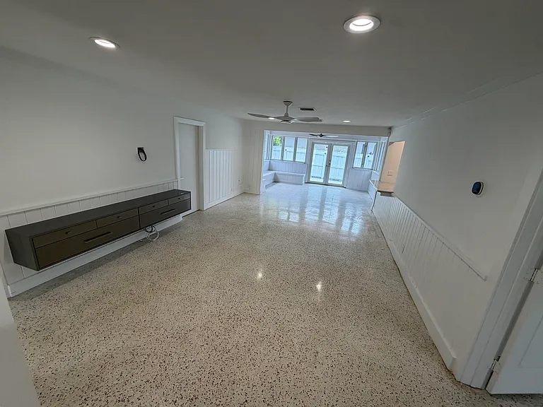 204 S Seacrest Cir — Photo 13
